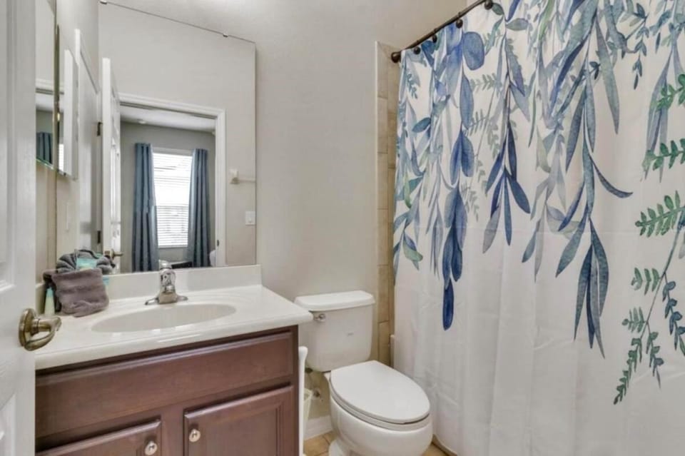645-Stunning Pool and Spa at this Immaculate Single Story 5 Bedroom Home with No Rear Neighbors Villa in Loughman