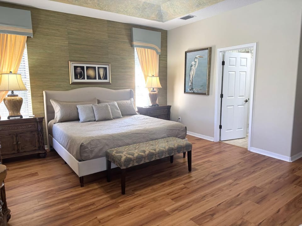 645-Stunning Pool and Spa at this Immaculate Single Story 5 Bedroom Home with No Rear Neighbors Villa in Loughman