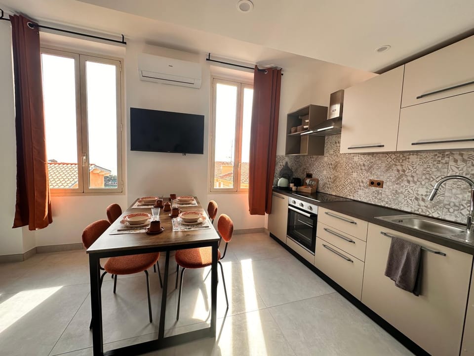 Kitchen or kitchenette, Dining area, dishwasher, oven, stove, toaster