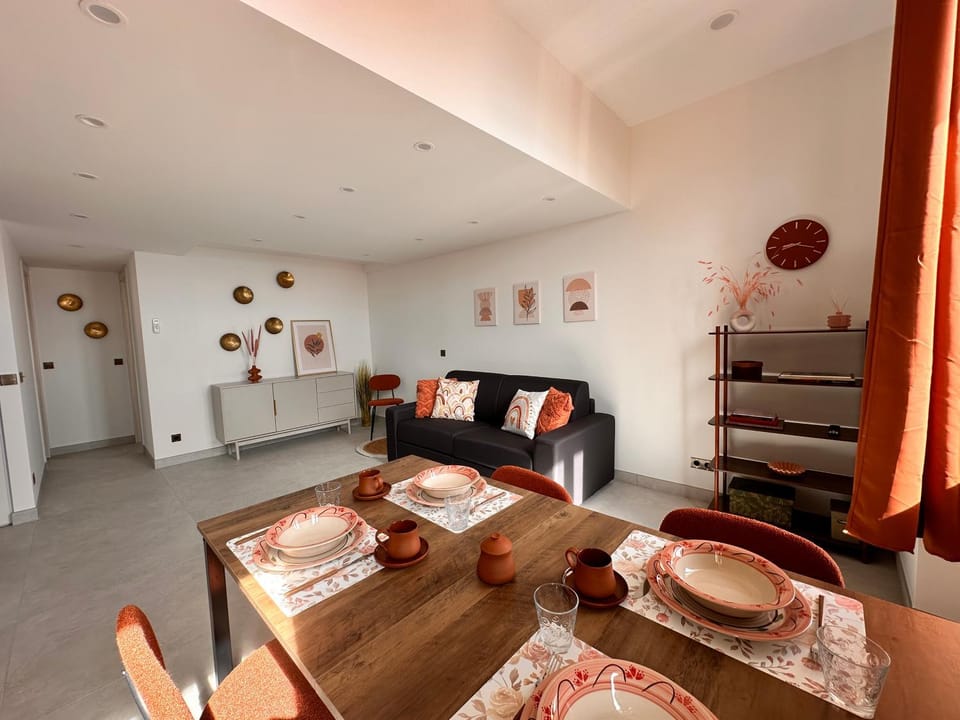 Living room, Dining area