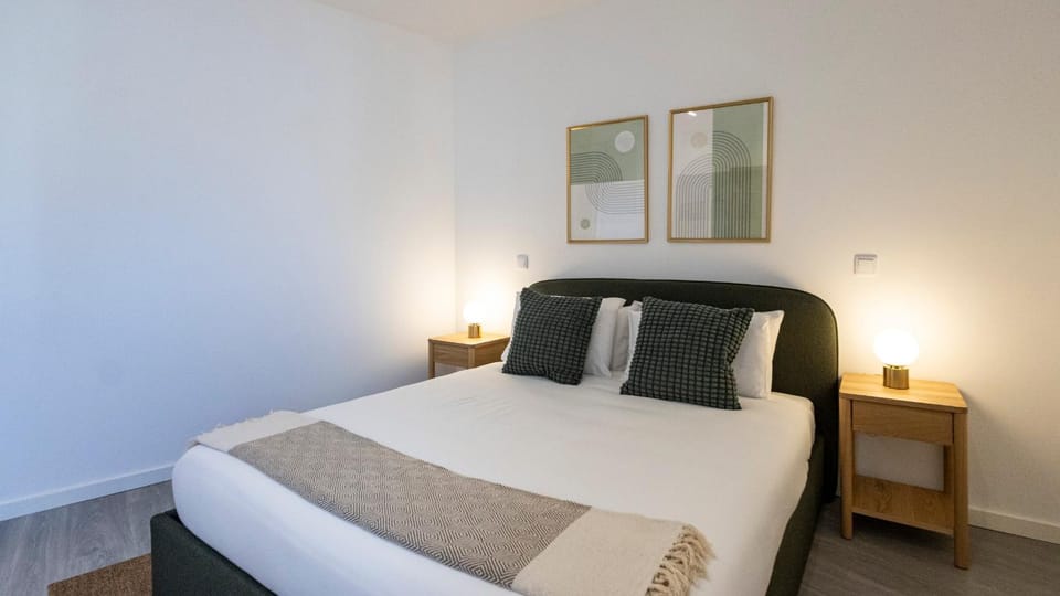 Bright 2BR Flat near Praça da Galiza by LovelyStay Apartment in Porto