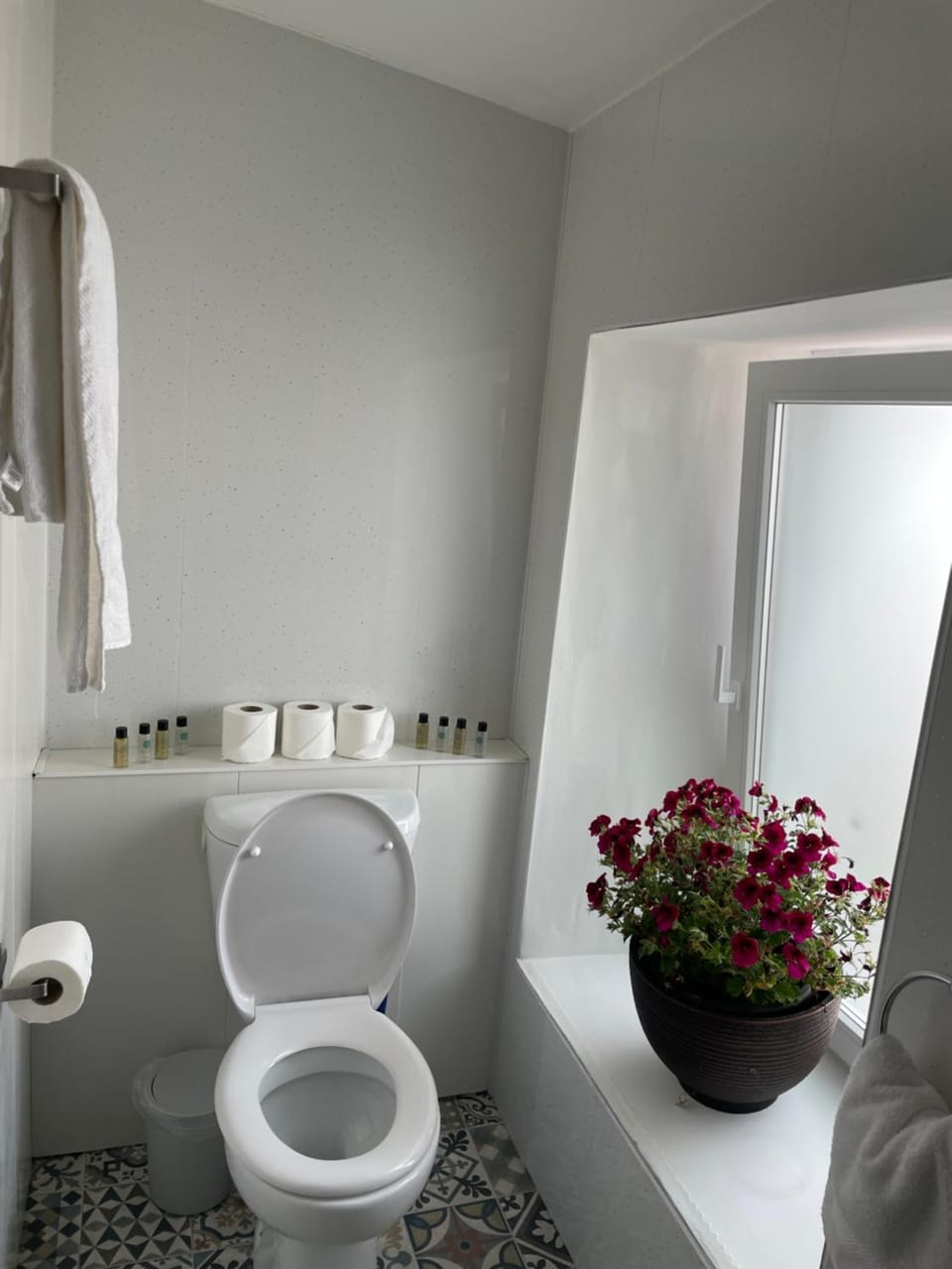 Bathroom, towels