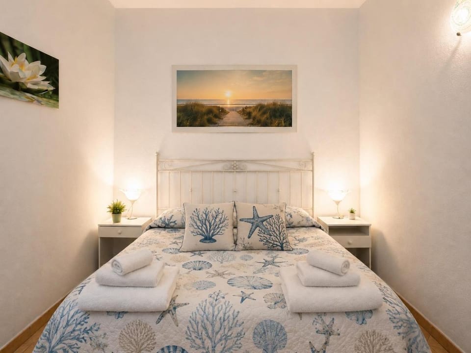 Mirto Beachside Apartment - 2BR - Wi-Fi - AC - 100m from the Beach - BBQ - Parking House in Sardinia