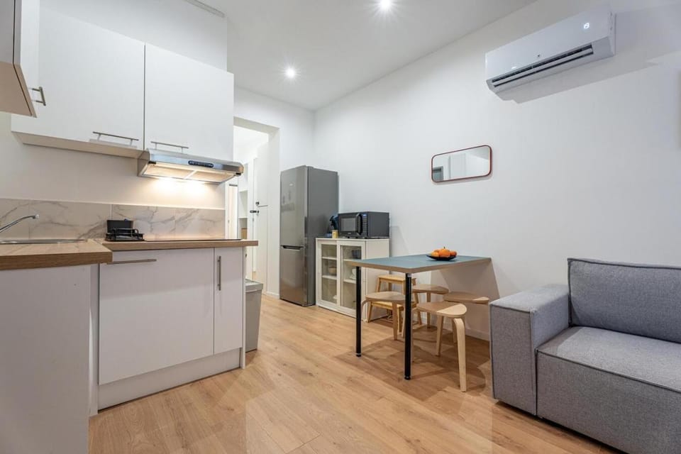 Kitchen or kitchenette, Living room, Seating area, Dining area, heating, microwave, oven, pet friendly, stove, dryer, air conditioner