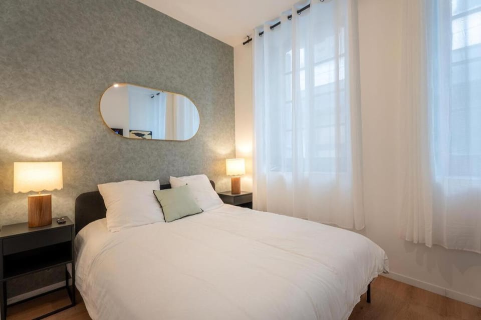 Bed, Photo of the whole room, Bedroom, storage, air conditioner