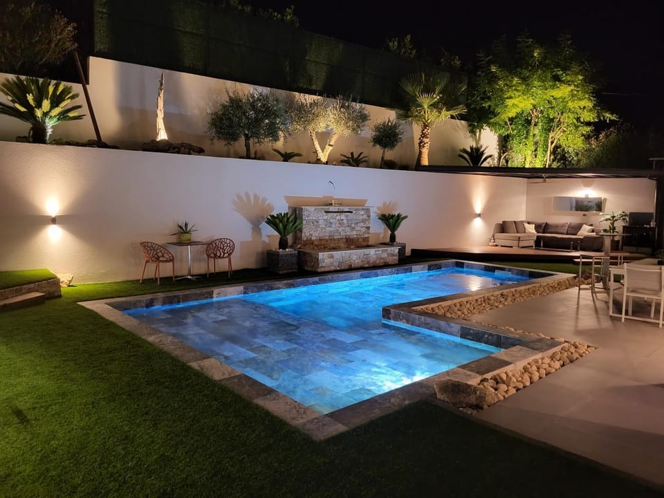 Sublime Villa Récente d'Architect T5 & Piscine & 5 pkg House in Cabriès