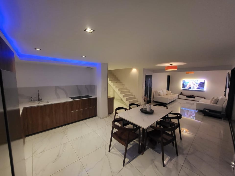 Sublime Villa Récente d'Architect T5 & Piscine & 5 pkg House in Cabriès