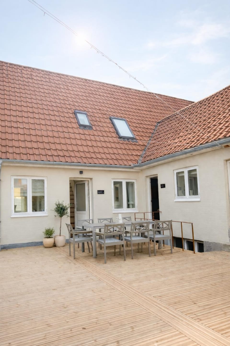 Property building, Day, Balcony/Terrace, Other, Dining area
