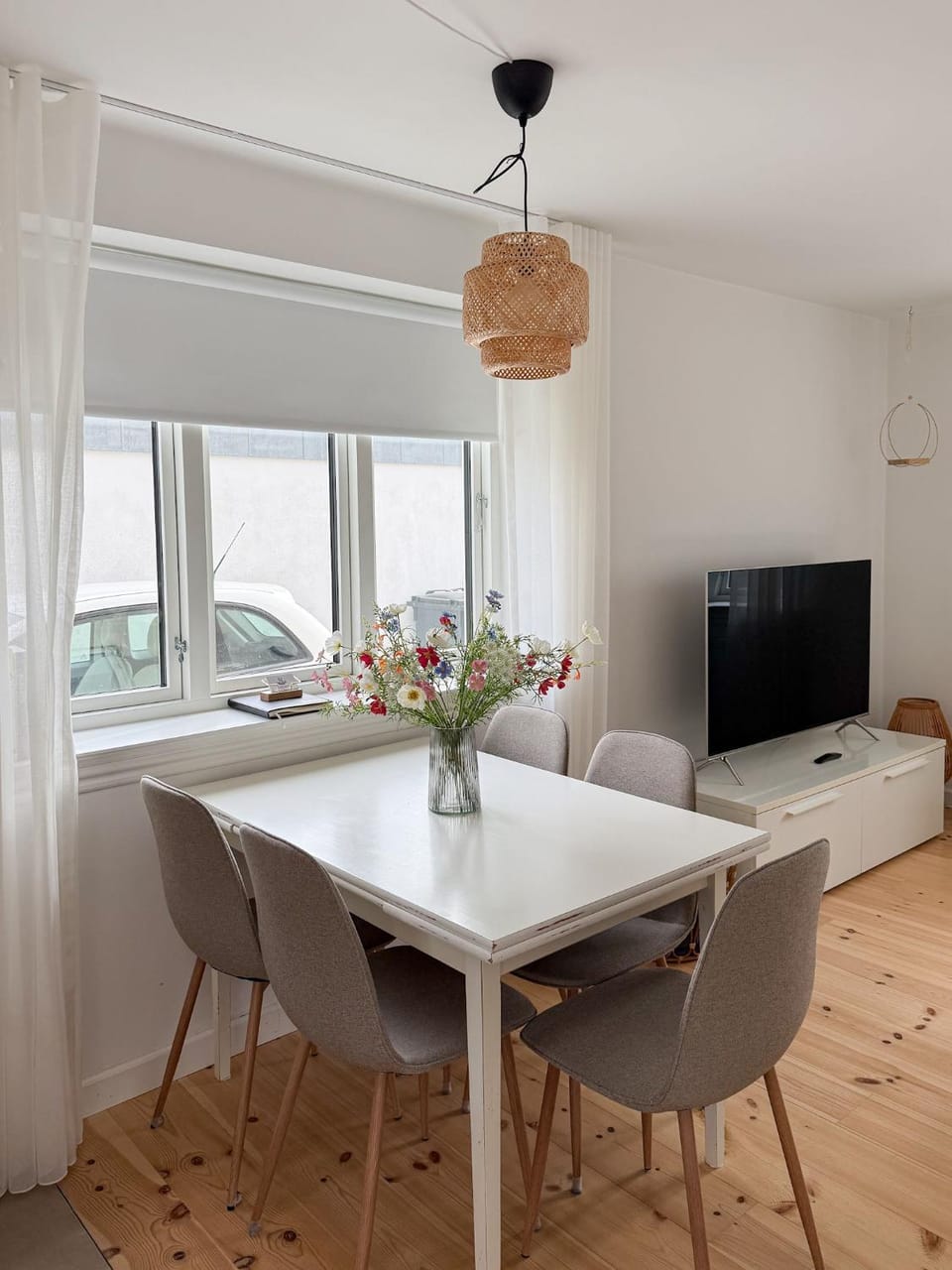 Communal lounge/ TV room, TV and multimedia, Living room, Seating area, Dining area, Evening entertainment