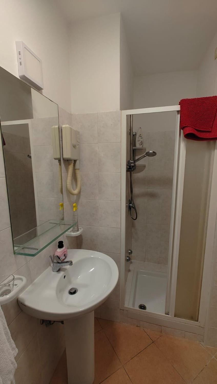 Shower, Bathroom, hair dryier