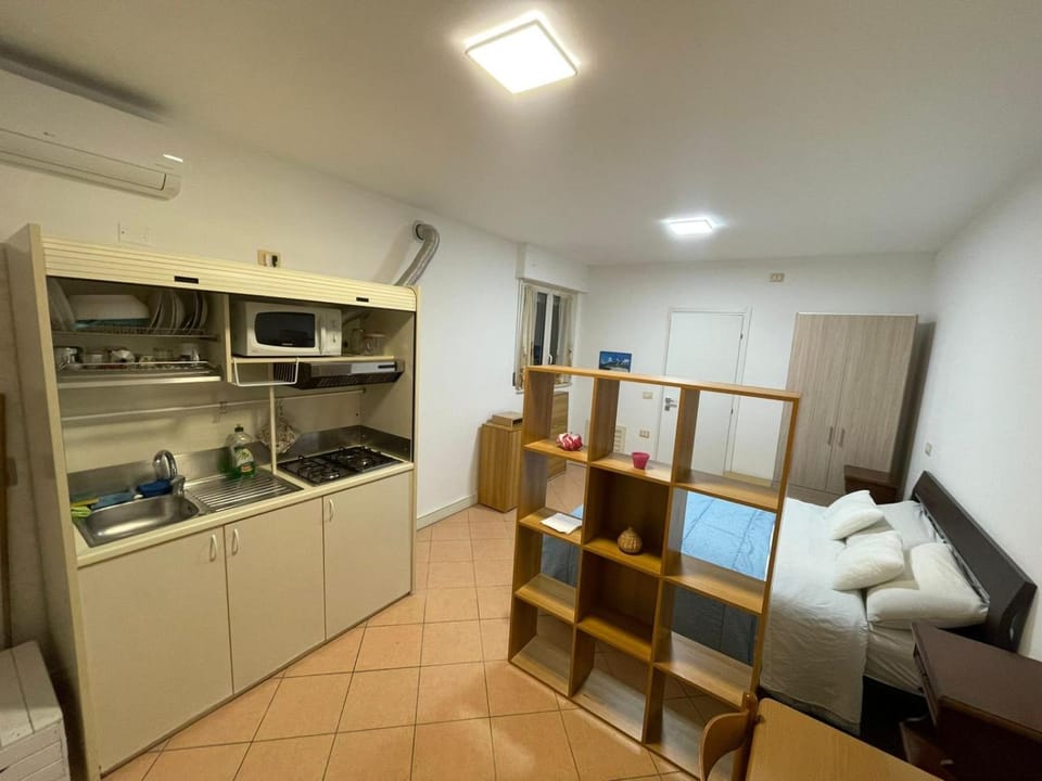 Bed, Kitchen or kitchenette