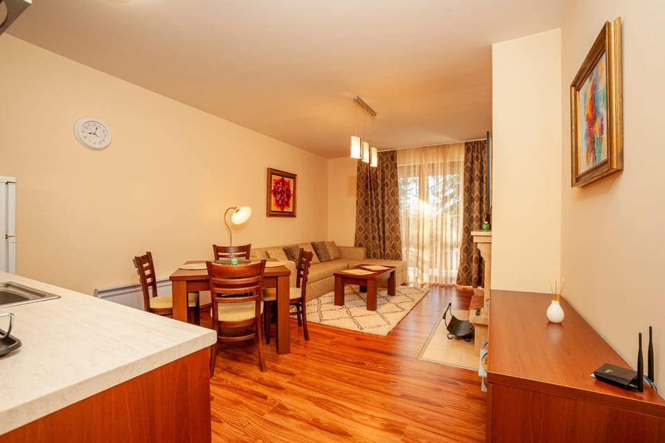 TV and multimedia, Living room, Dining area