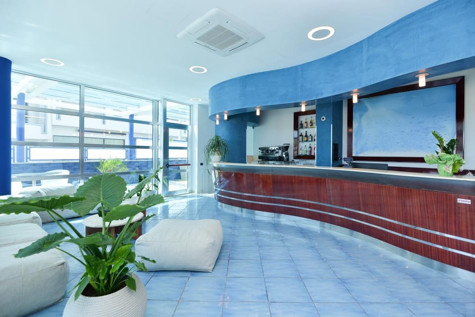 Lobby or reception, Lounge or bar