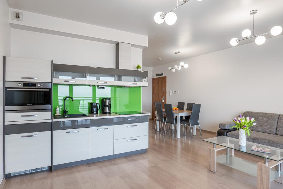 Coffee/tea facilities, Kitchen or kitchenette, Dining area, dishwasher, oven, toaster