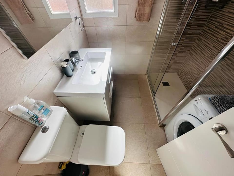 Shower, Bathroom, towels, washing machine, dryer