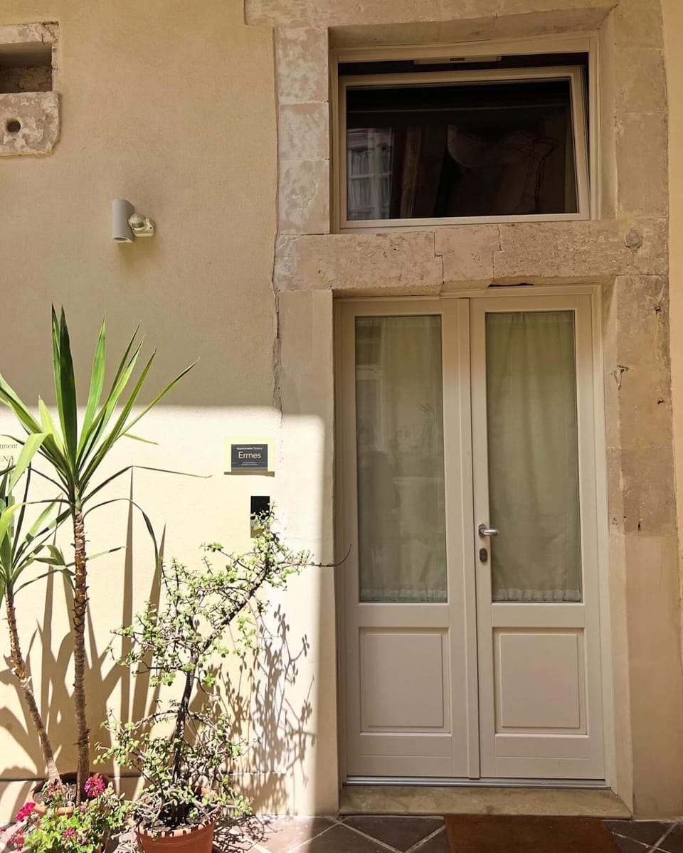 Ermes Ares Apartment in Syracuse