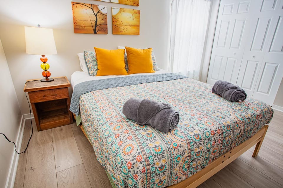 Bed, Bedroom, towels, wardrobe