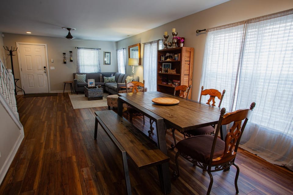 Living room, Photo of the whole room, Seating area, Dining area