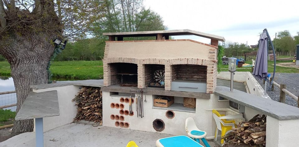 Espace au calme au bord d'un plan d'eau Campground/ 
RV Resort in Centre-Val de Loire