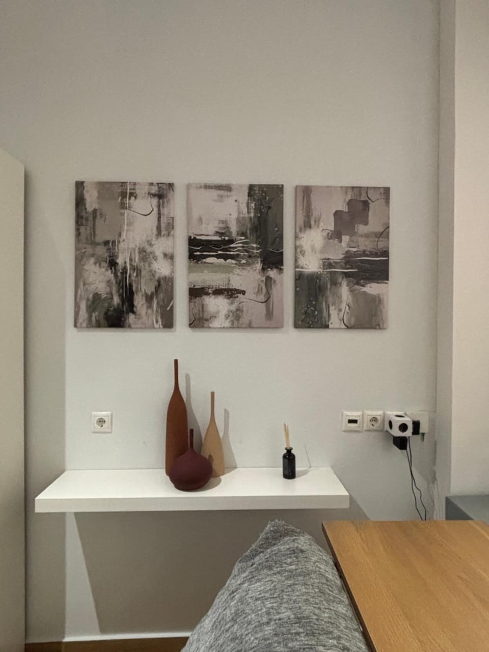 Elegant City Retreat Walk to Landmarks & Metro Apartment in Athens