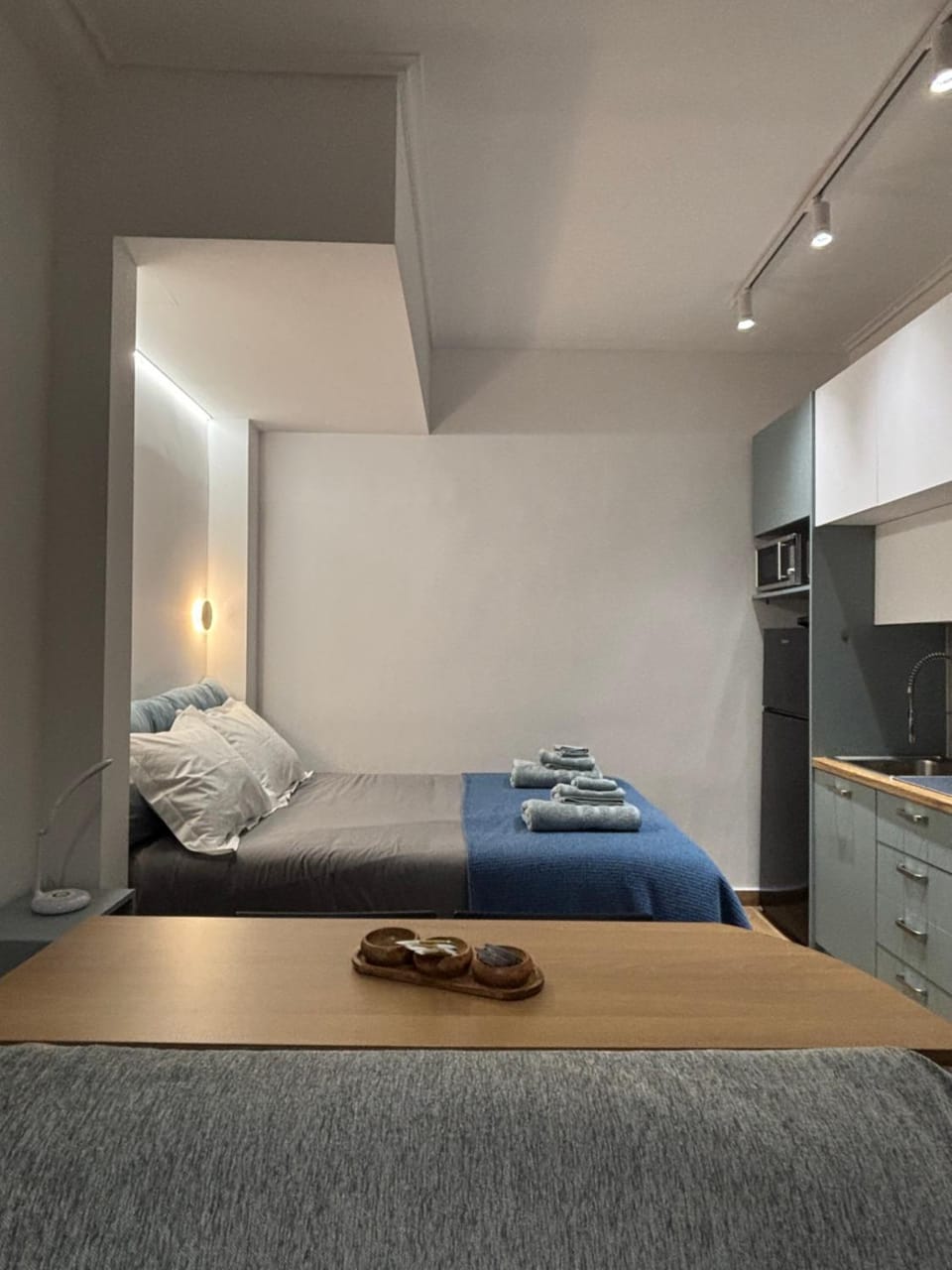 Elegant City Retreat Walk to Landmarks & Metro Apartment in Athens