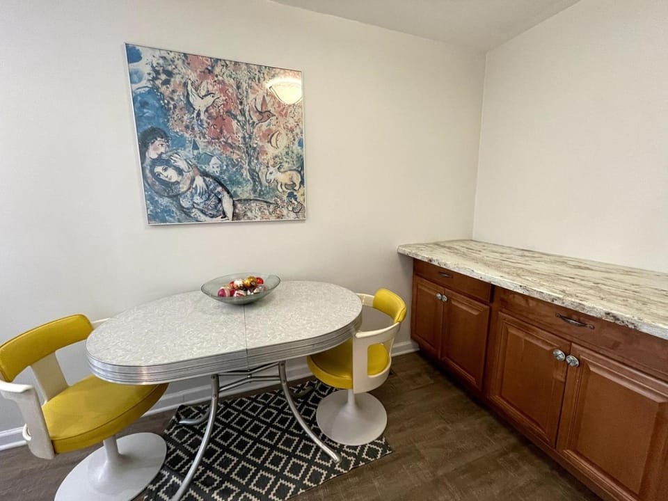 Blue Betty- 3 BDRM Mid-Century Charmer Near Beach House in Brigantine