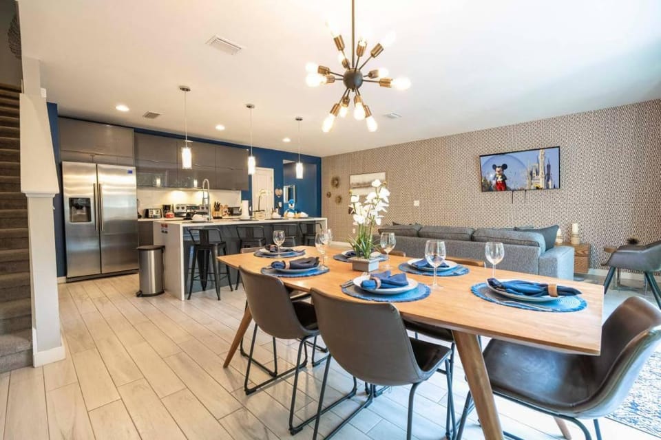 Kitchen or kitchenette, Living room, Seating area, Dining area, Buffet breakfast