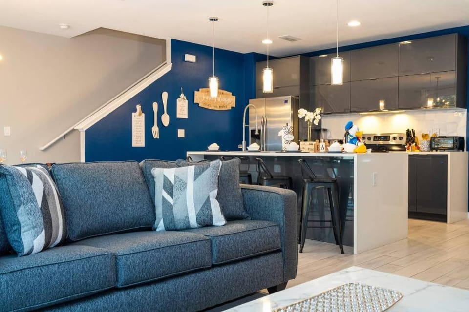 Kitchen or kitchenette, Living room, Seating area