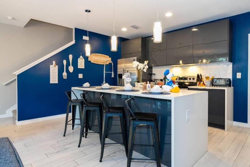 Kitchen or kitchenette, oven, stove