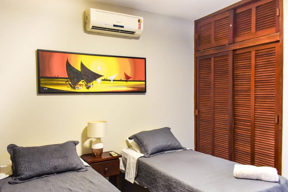 Bed, Living room, Bedroom, towels, air conditioner