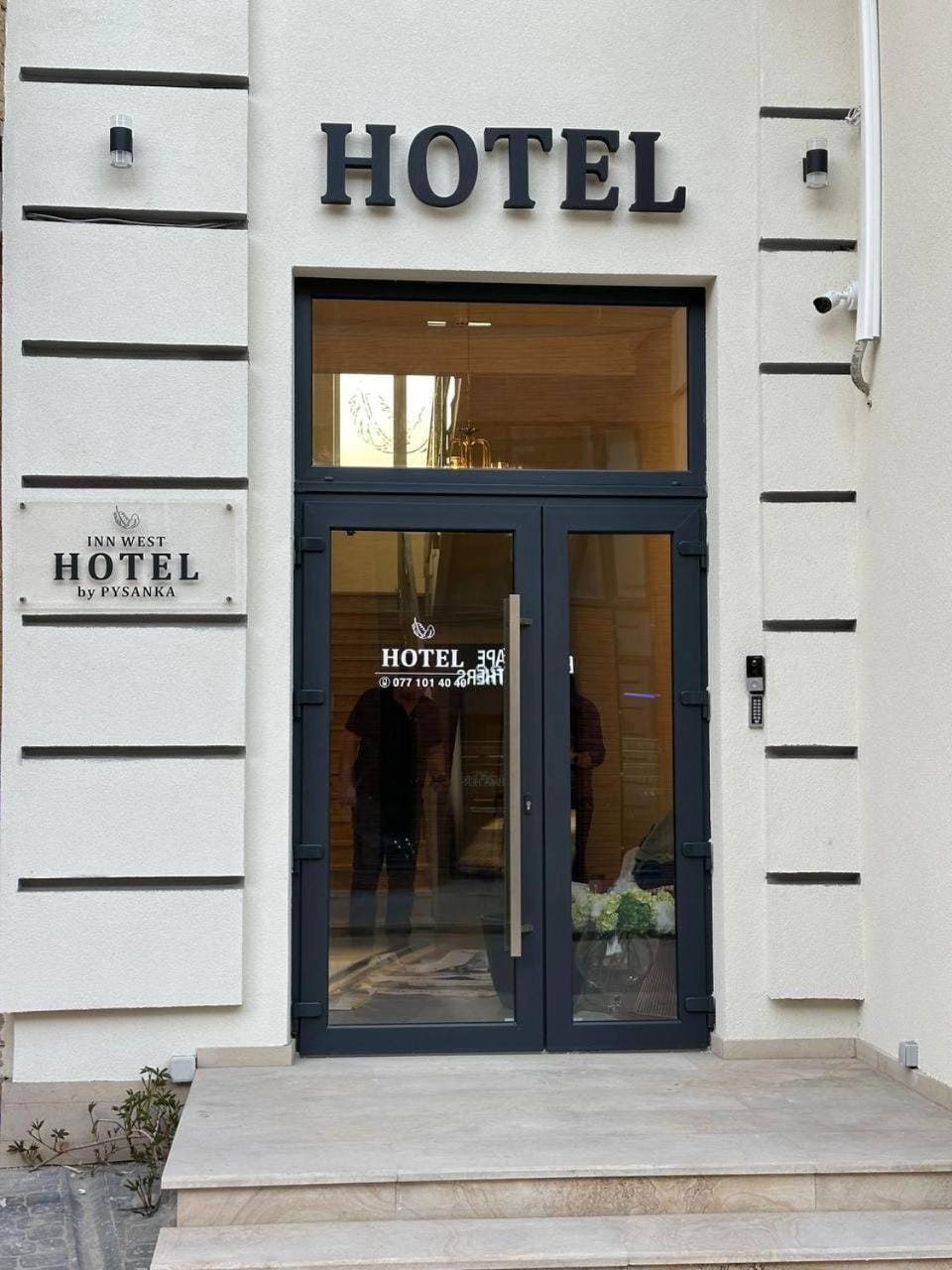 Facade/entrance