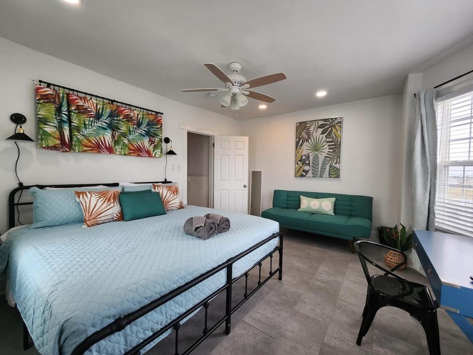 Seaside Escape-4BR, Near Casino, Beach & Boardwalk House in Atlantic City