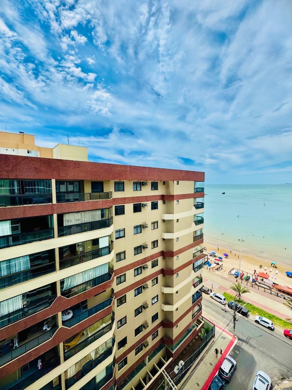 Property building, Day, Natural landscape, City view, Sea view, Location, Parking