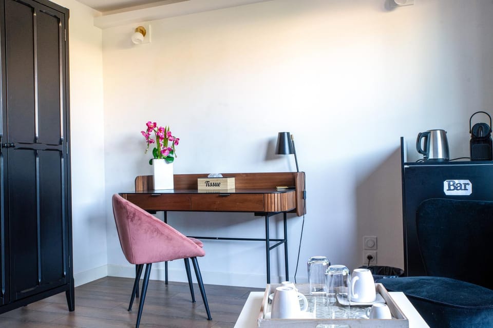 Suite Touraco, clim, balneo, terrasse - Parc des Oiseaux Hotel in Auvergne-Rhône-Alpes