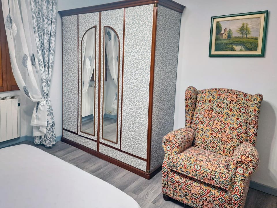 Bedroom, wardrobe