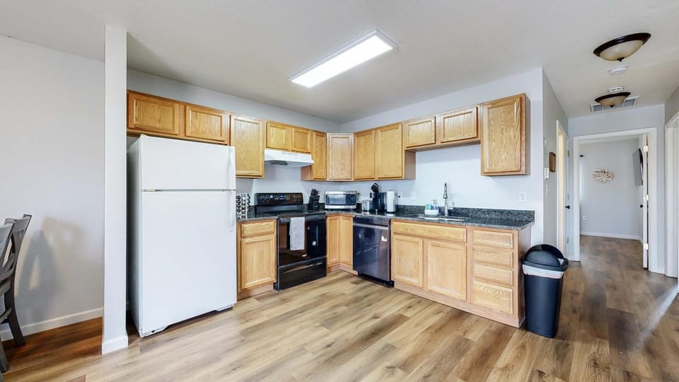 Kitchen or kitchenette, dishwasher, microwave, oven, pet friendly, stove