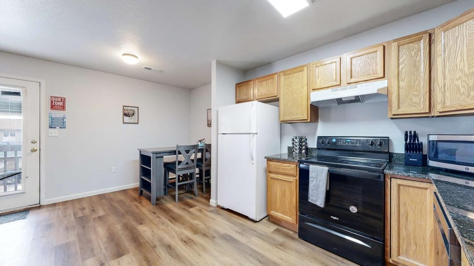 Kitchen or kitchenette, dishwasher, oven, pet friendly, stove, air conditioner