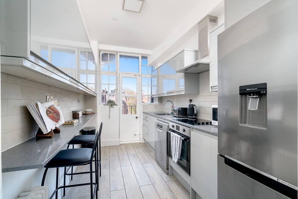 Elegant 4 Bed Flat Opposite Hyde Park Apartment in City of Westminster