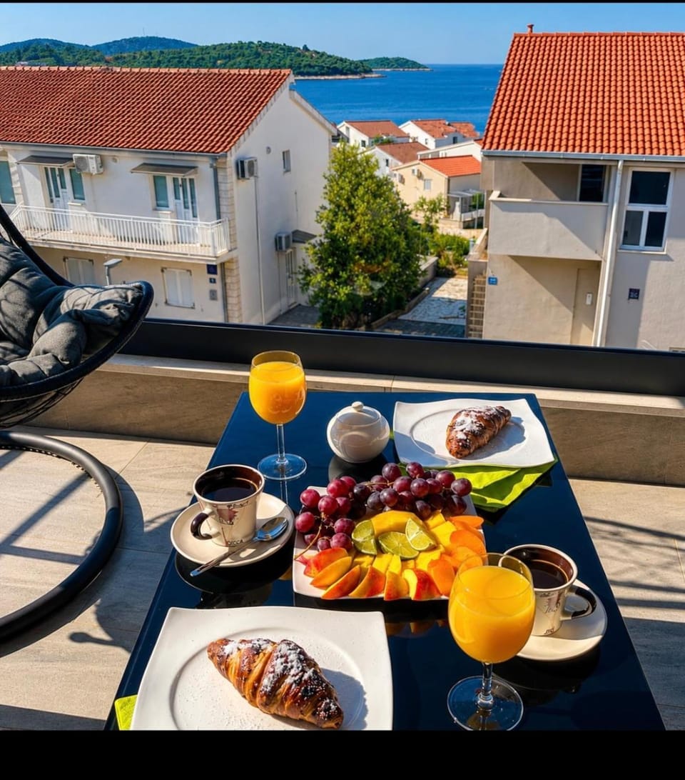 Natural landscape, Balcony/Terrace, Food, Breakfast