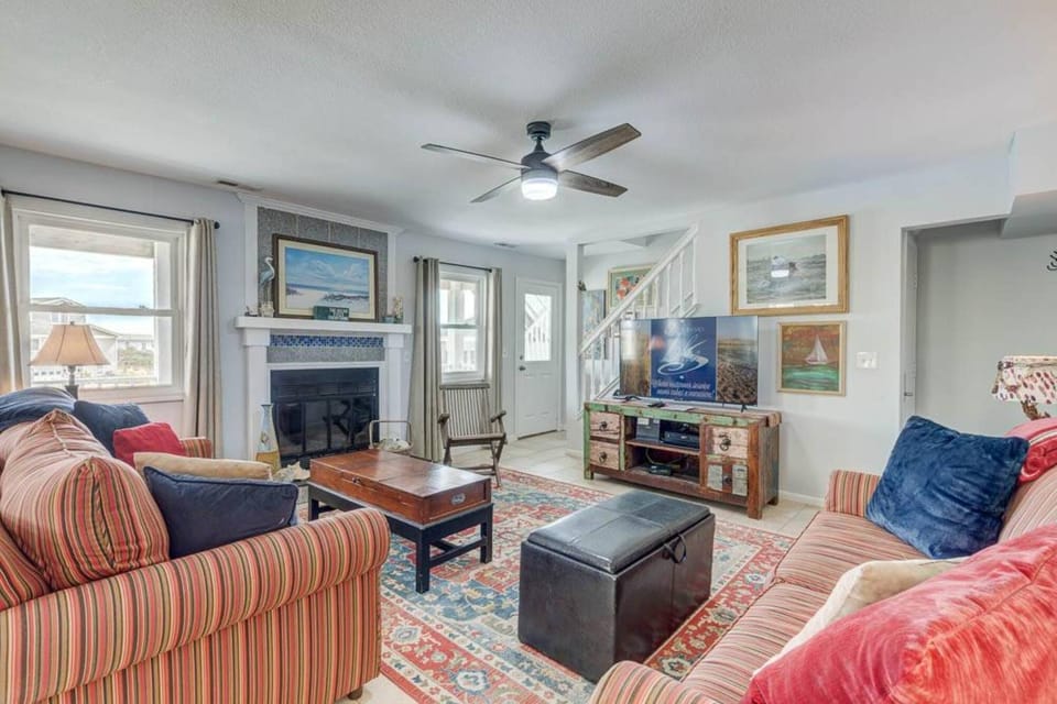 Living room, Seating area, fireplace