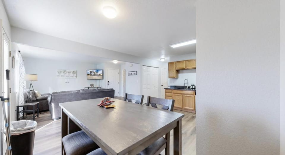 Kitchen or kitchenette, Seating area, Dining area, pet friendly