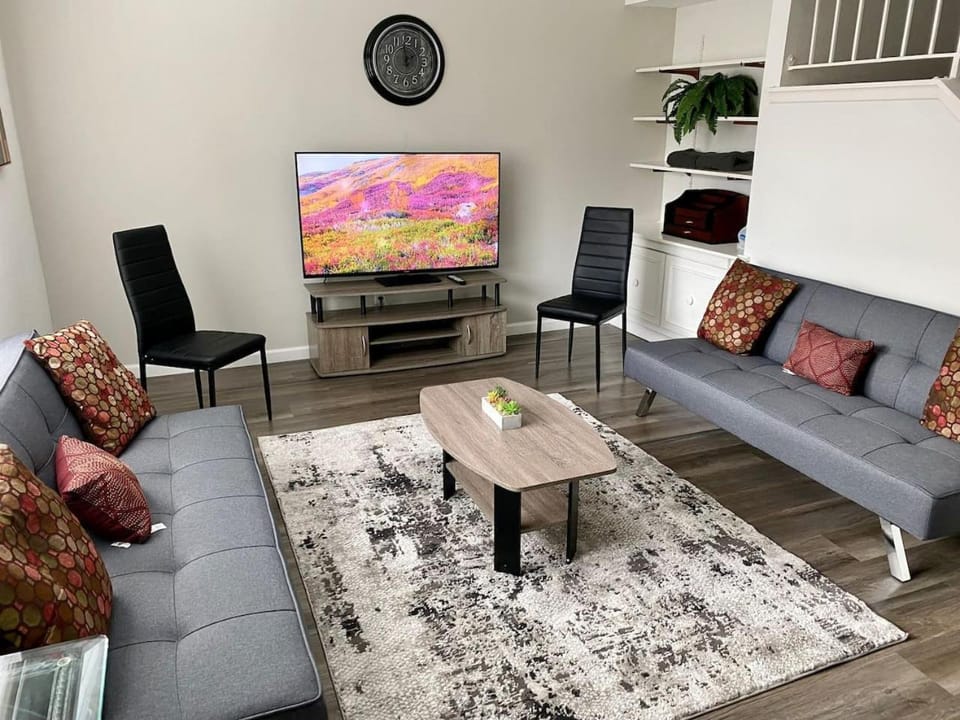 3-BR Cheerful Townhouse Long-Term for Families House in Houston