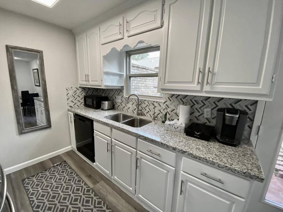 3-BR Cheerful Townhouse Long-Term for Families House in Houston