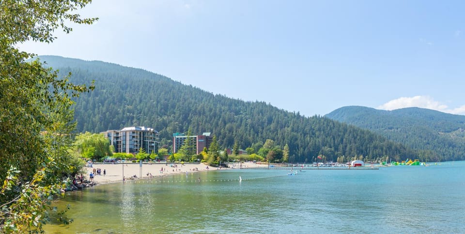 2 Bedroom with Lake and Mtn Views Apartment in Harrison Hot Springs