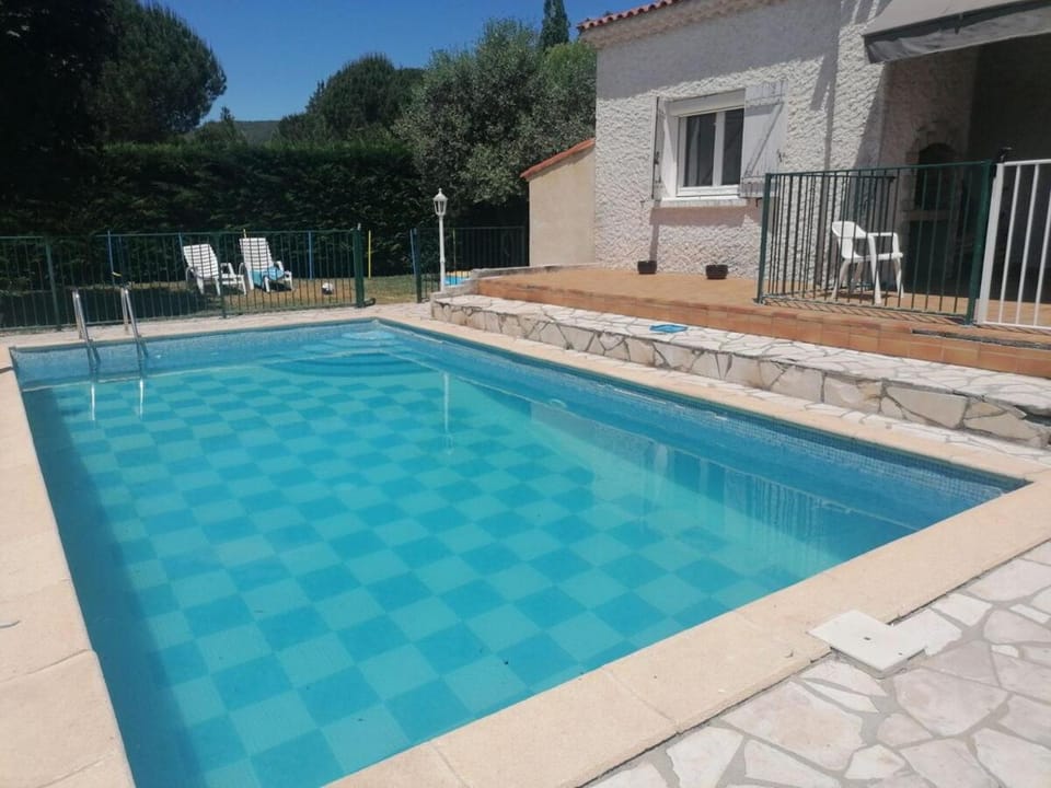 Gîte les iris Laroque 34 DOUBLON Apartment in Occitanie