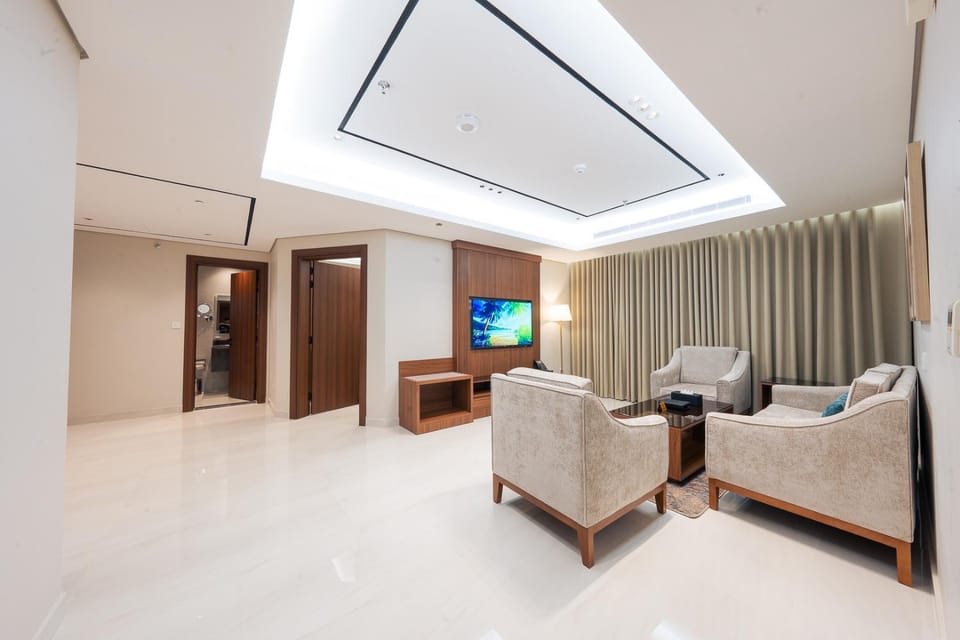 Communal lounge/ TV room, TV and multimedia, Living room, Seating area, Evening entertainment