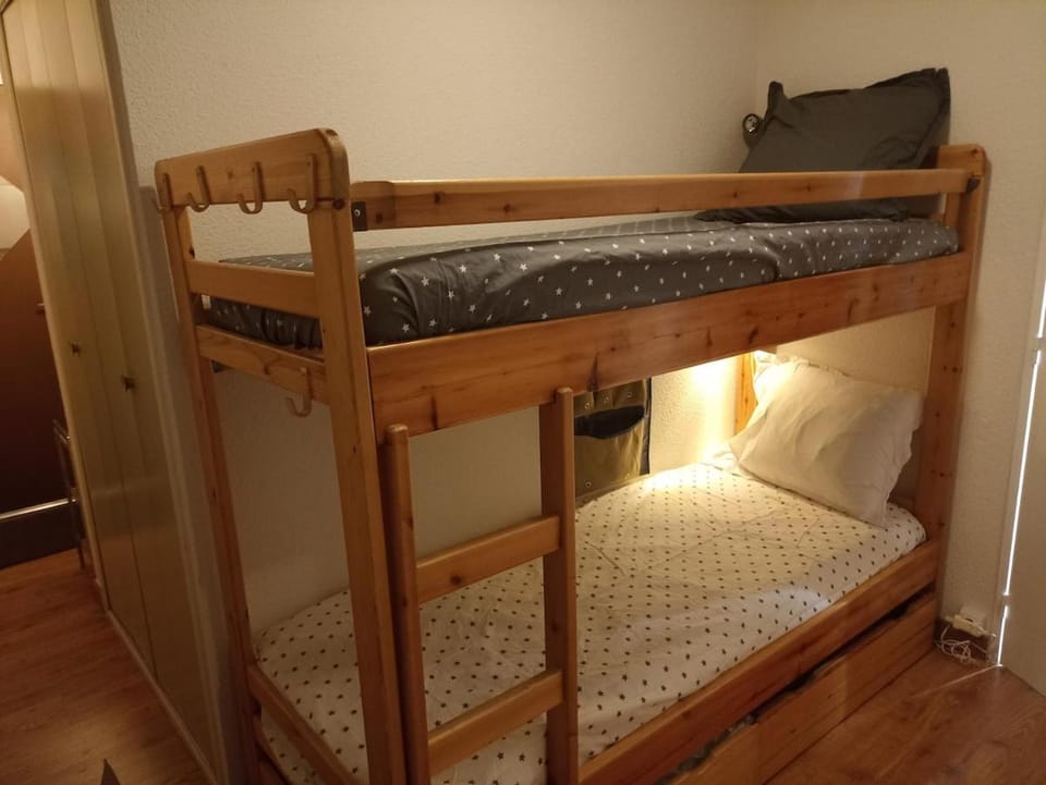 bunk bed