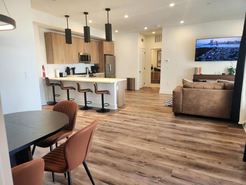 The James Suite One-Newly Built, 2 BR, Beach Block House in Atlantic City