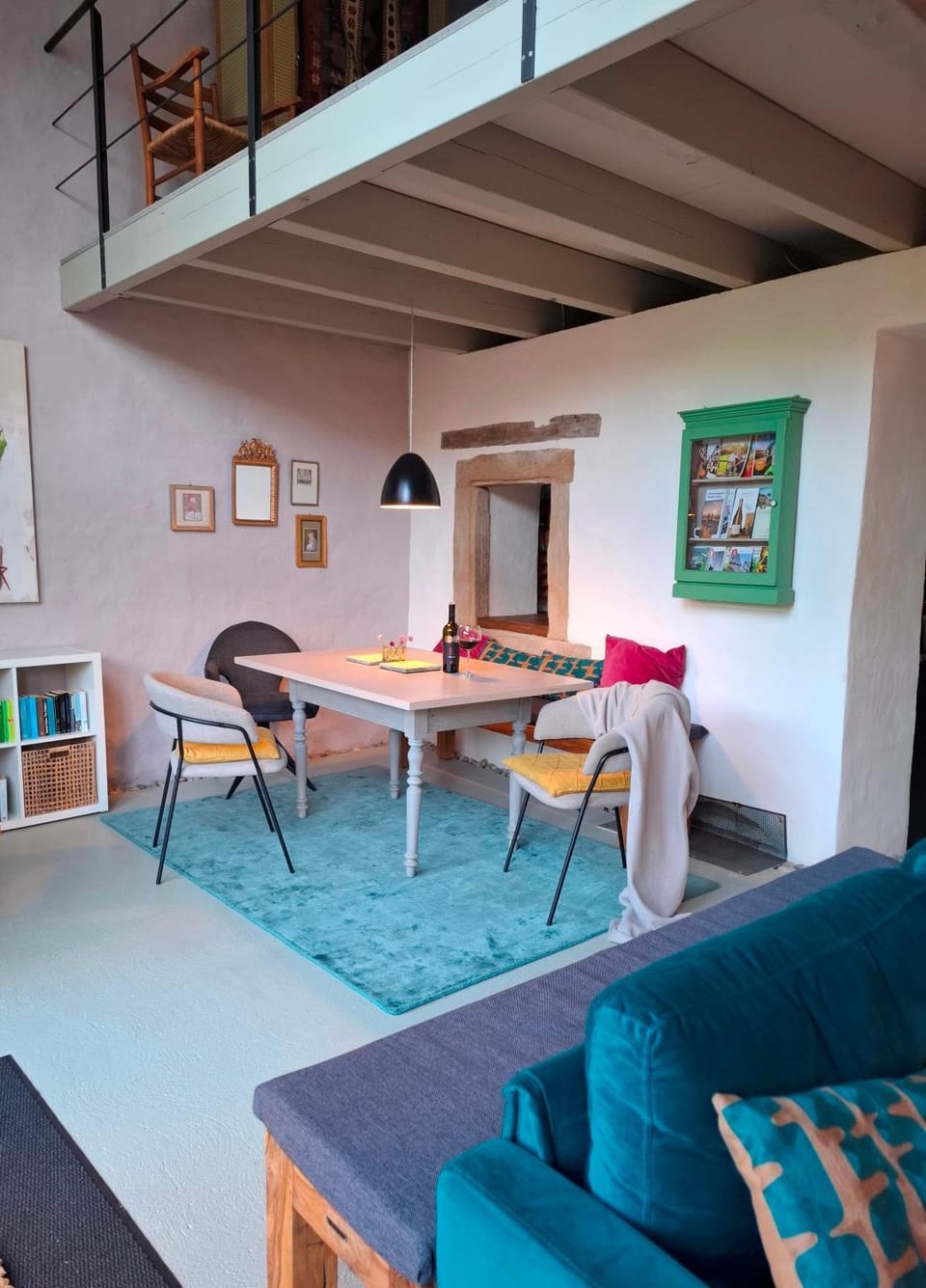 Living room, Seating area, Dining area