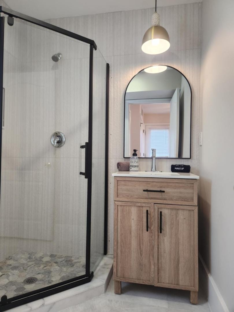 Sunrise Playce-Designer Beach Retreat + Pool Table House in Brigantine
